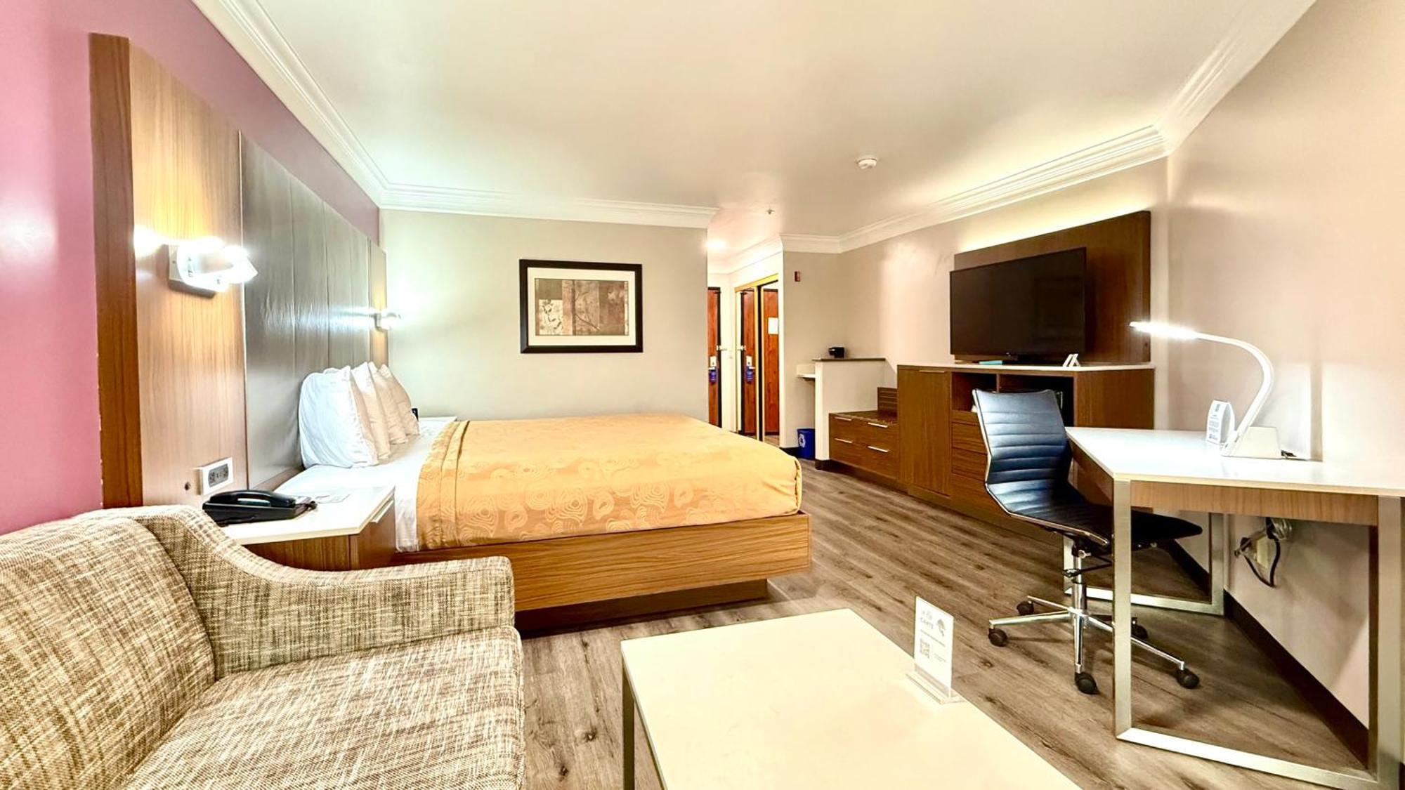 Best Western Plus Suites Hotel - Los Angeles Lax Airport イングルウッド エクステリア 写真
