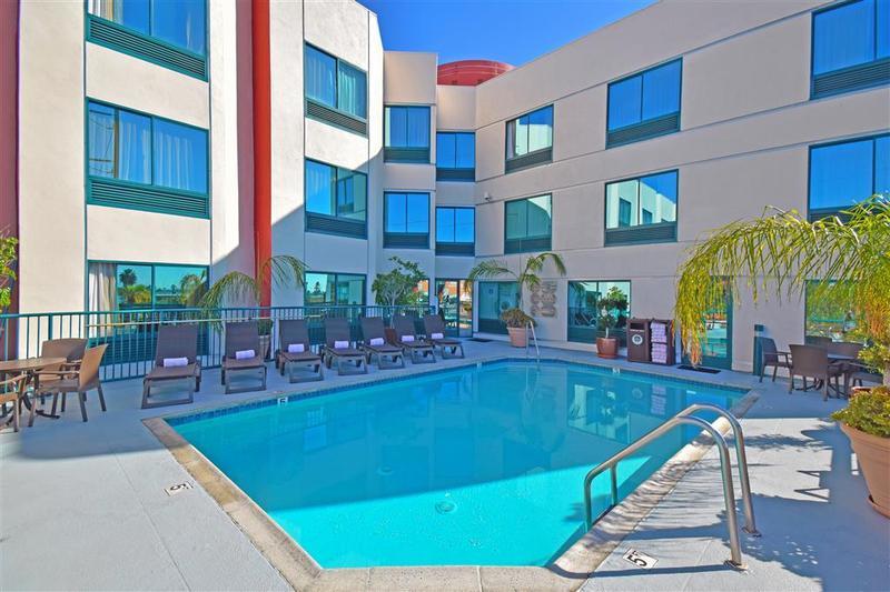 Best Western Plus Suites Hotel - Los Angeles Lax Airport イングルウッド エクステリア 写真