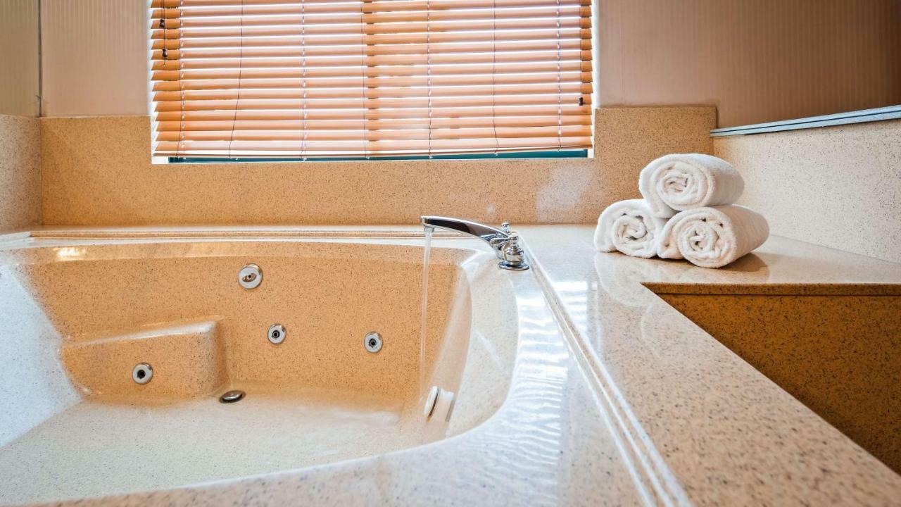 Best Western Plus Suites Hotel - Los Angeles Lax Airport イングルウッド エクステリア 写真